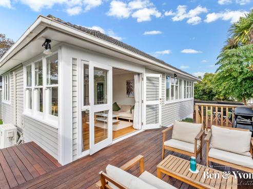 1/15 Coates Crescent, Panmure