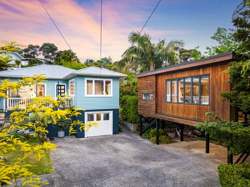 18 Derwent Crescent, Titirangi