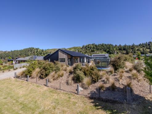 9 Cooper Crescent, Luggate