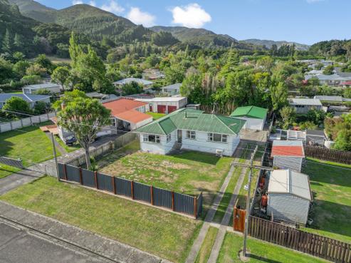 15 Harrison Street West, Featherston