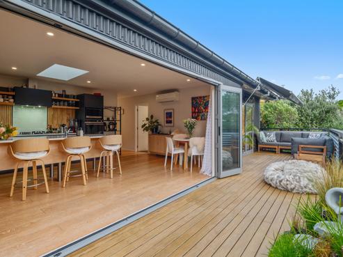 9 Lannan Road, Surfdale