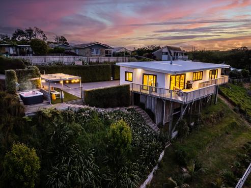 22B Saint Ives Grove, Whalers Gate