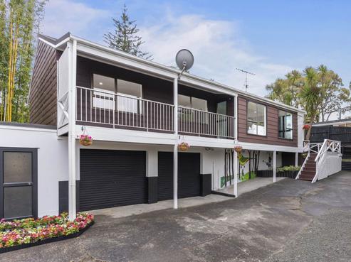 2/687 East Coast Road, Browns Bay