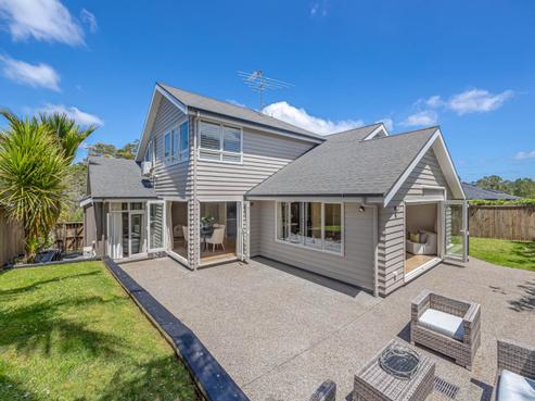 54 English Oak Drive, Schnapper Rock