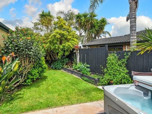 12 Phoenicia Court, The Gardens