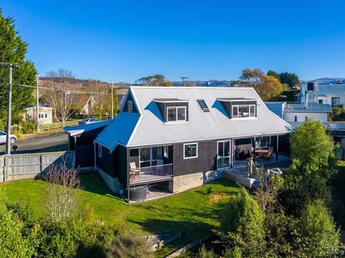 2 Halkirk Street, Karitane