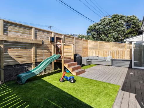 16 Rua Street, Lyall Bay
