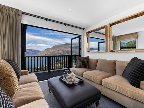 13 Caples Place, Fernhill/Sunshine Bay