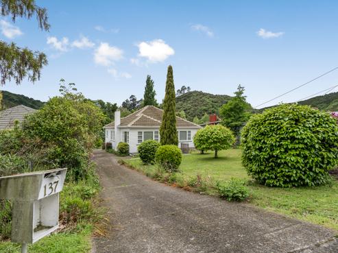137 Hine Road, Wainuiomata