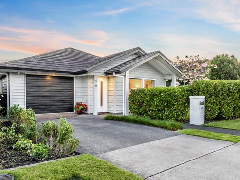 11 Walnut Road, Riverhead
