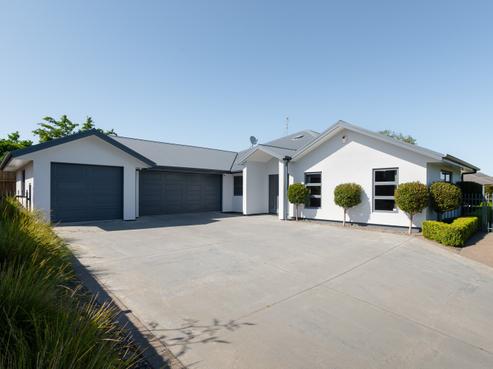 2 Compton Grove, Huntington