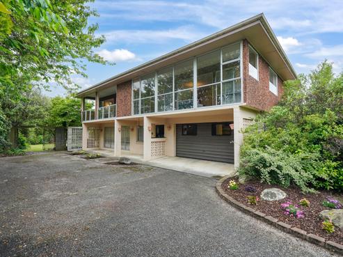 249 Queens Drive, Windsor