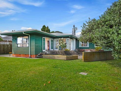 35 Yeovil Road, Te Atatu Peninsula