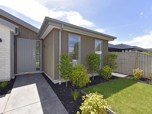 16 John Raven Lane, Woodend