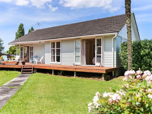 11 Crocombe Crescent, Beach Haven