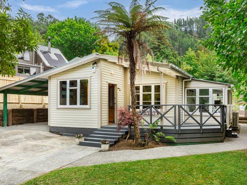 38 Jocelyn Crescent, Pinehaven