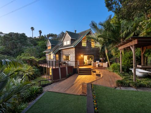 1 Puketutu Rise, Hillsborough