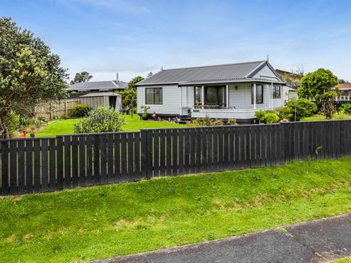 16 Pohutukawa Drive, Opunake