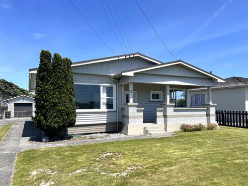 8 Robinson Street, Blaketown