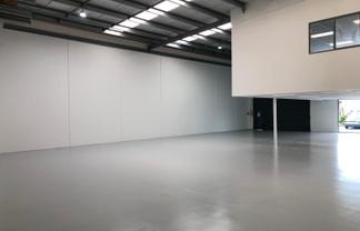 Versatile 470m2 Warehouse with Parking