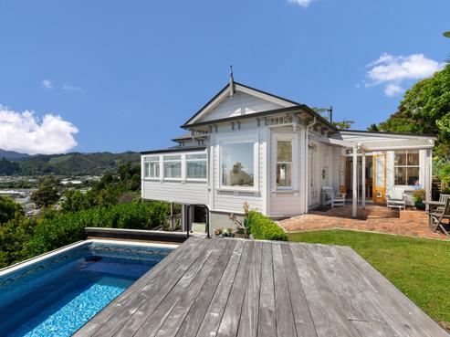 56 Queens Road, Stepneyville