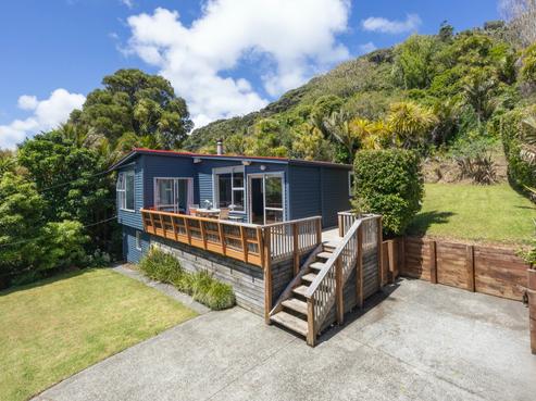30 Piha Road, Piha