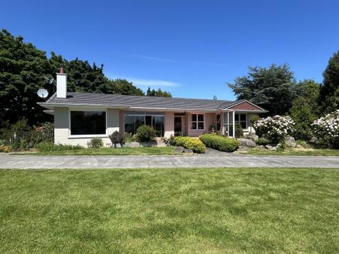 134 East Road, Ascot