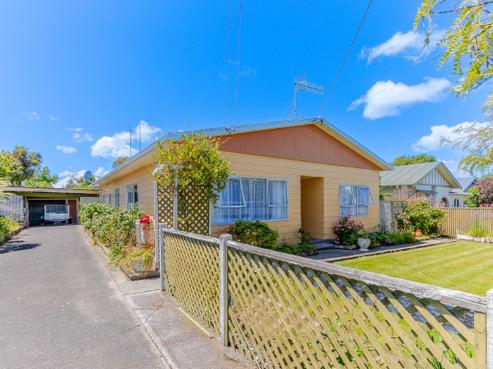 18 Hunia Street, Marton