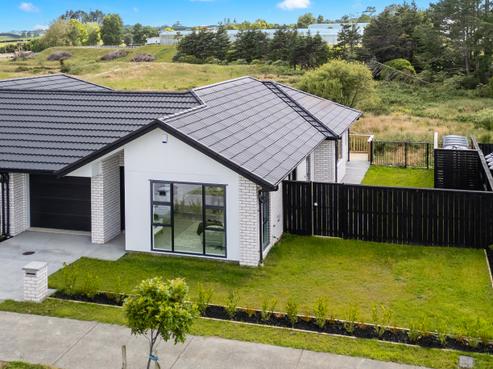 78 Metoriti Crescent, Karaka