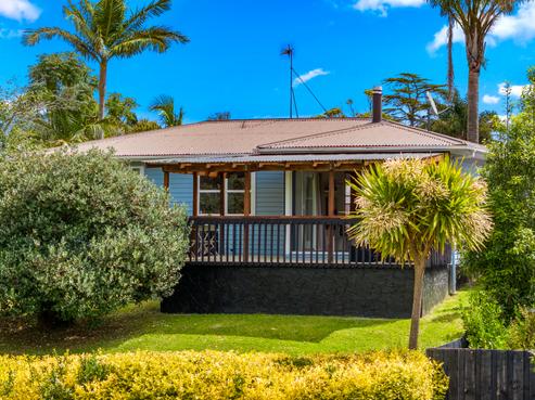74 Lauderdale Road, Birkdale
