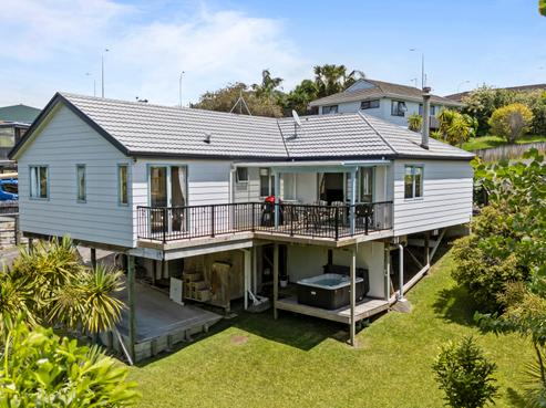 16 Landsdale Place, Massey