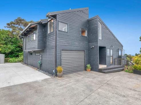 923 East Coast Road, Northcross