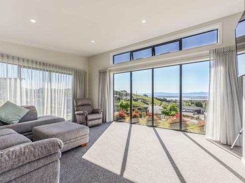 14 Hill Tops Way, Stoke