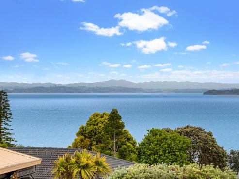 1404 Whangaparaoa Road, Army Bay