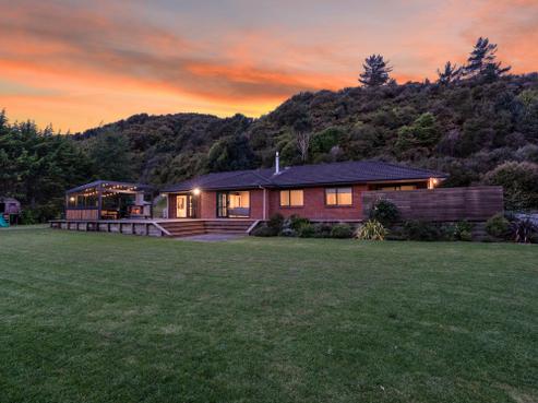 60 Brookfield Lane, Wainuiomata