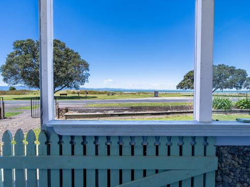 923 East Coast Road, Kaiaua