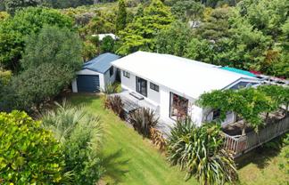 10 Stingray Crescent, Whiritoa