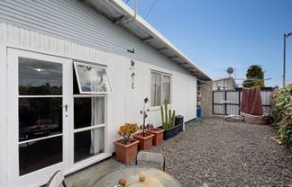 2/209 McLeod Street, Camberley