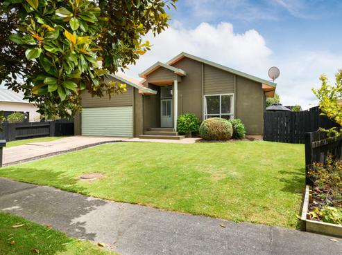 42 Dalfield Place, Highbury