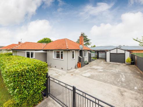 921 Upper Main Street, Roslyn