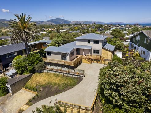 22 Toru Road, Paraparaumu Beach