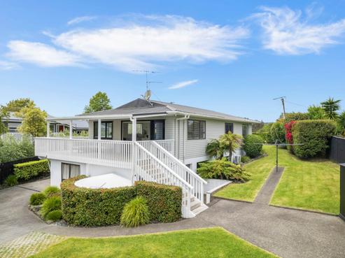 24 School Road, Riverhead