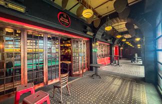 High-Exposure Hospitality Space – 870sqm Corner Site