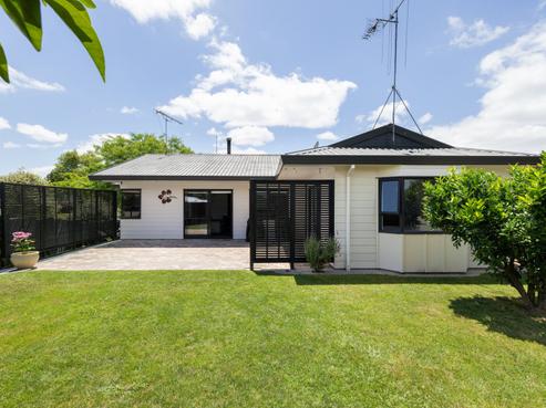 70 Splitt Avenue, Glenview