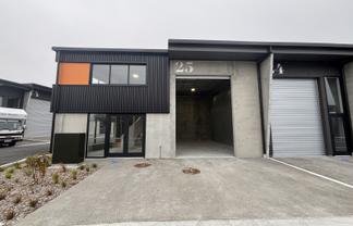Modern Unit in Porirua – High-Spec & Secure