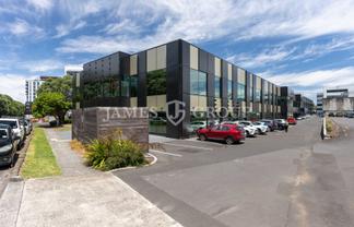 HIGH PROFILE CHARACTER OFFICE + GREAT INCENTIVES