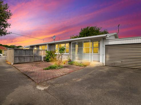 2/49 Brockworth Place, Riccarton