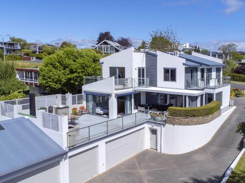 1/8 Chad Street, Rainbow Point
