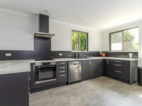98 Acacia Drive, Levels