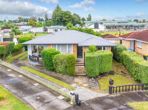 8 Christie Street, Forest Lake